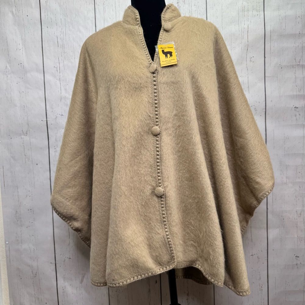 Alpaca Diana Peru 100% Alpaca Tan Poncho Cape Button Front Cozy Quiet Luxury